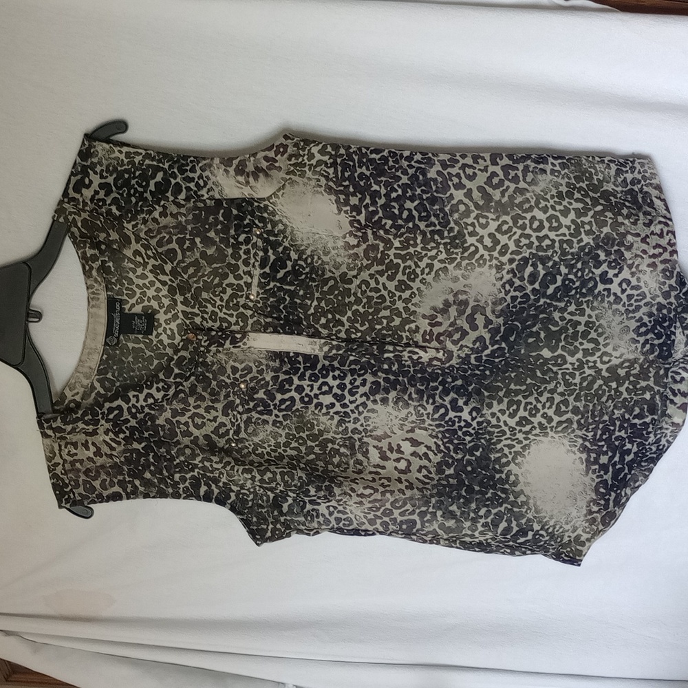 Signature Studio greenish lightweight sleeves blouse, gold button